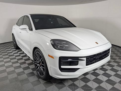 Certified 2025 Porsche Cayenne GTS AWD/4WD image 9