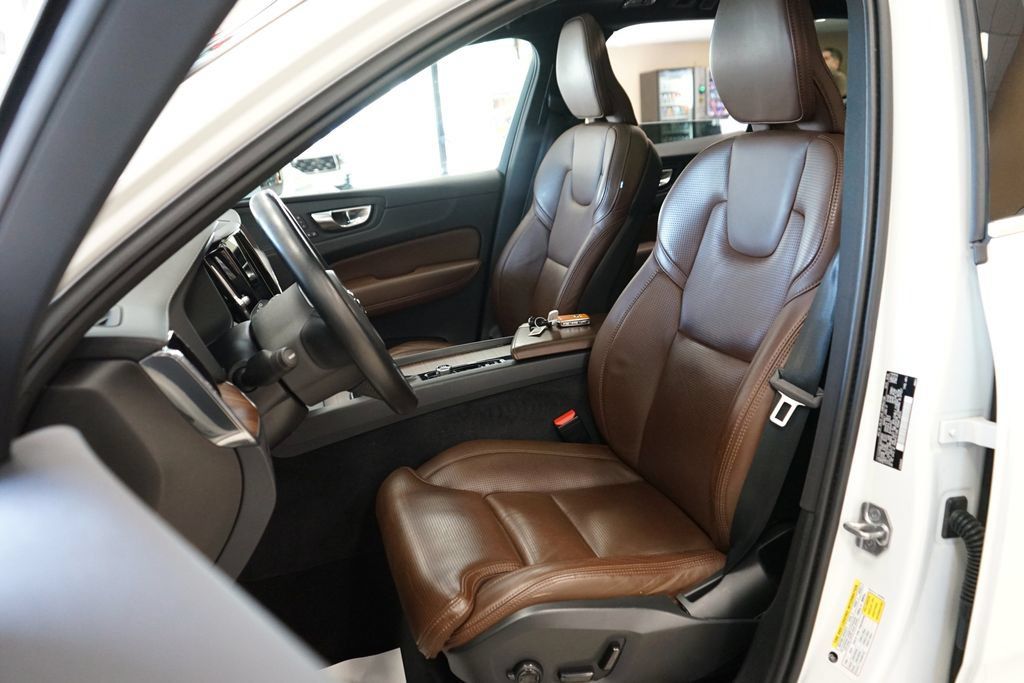Used 2021 Volvo XC60 T5 Inscription AWD/4WD image 2