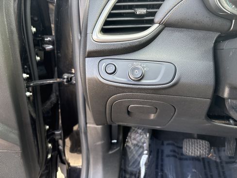 Used 2019 Chevrolet Trax LT w/ LT Convenience Package FWD image 23