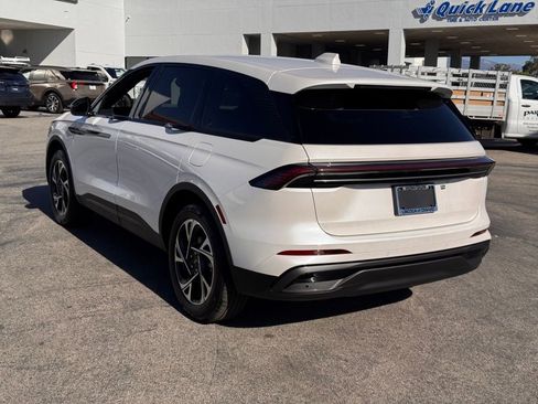 Used 2025 Lincoln Nautilus Premier w/ Jet Appearance Package image 10