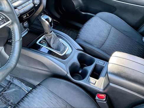 Used 2018 Nissan Rogue SV w/ Premium Package image 18