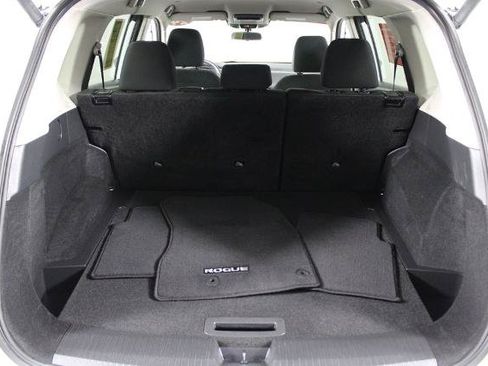 Certified 2024 Nissan Rogue SV FWD image 17