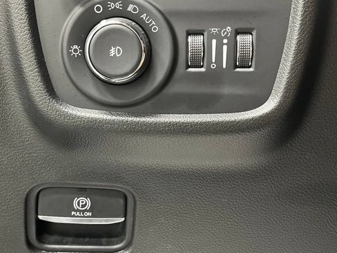 Used 2022 Jeep Grand Cherokee Summit w/ Luxury Tech Group V AWD/4WD image 33
