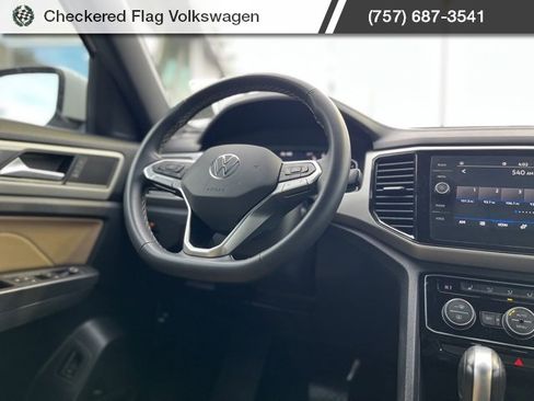 Used 2022 Volkswagen Atlas Cross Sport SE image 31