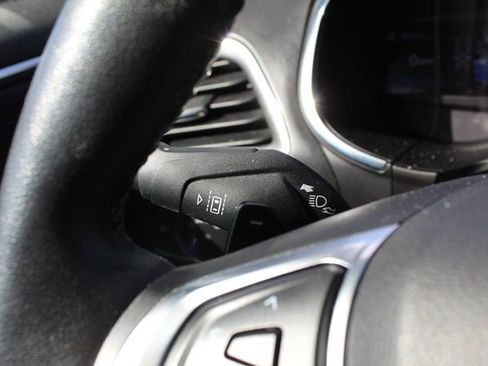 Used 2020 Ford Edge Titanium image 18