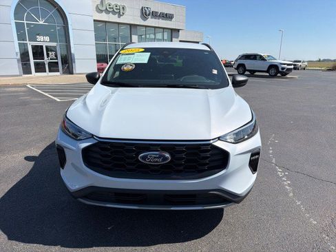 Used 2025 Ford Escape ST-Line image 2