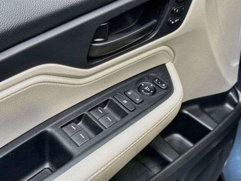 Used 2025 Honda Odyssey EX-L image 19
