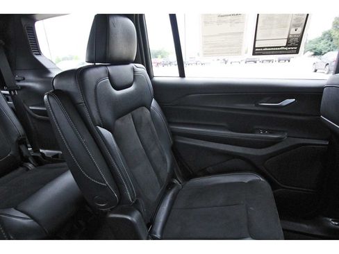 Used 2023 Jeep Grand Cherokee L Laredo AWD/4WD image 10