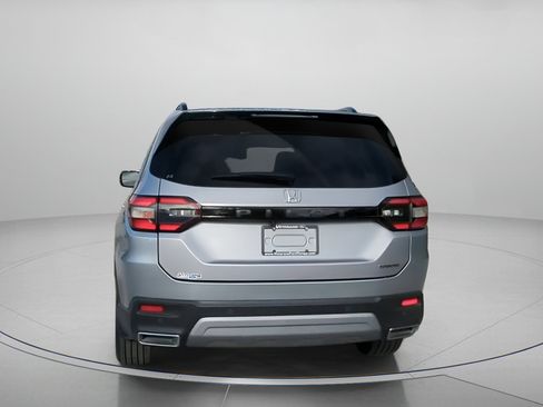 Used 2024 Honda Pilot Touring image 24