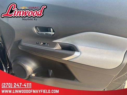 Used 2024 Nissan Kicks SR w/ SR Premium Package image 23