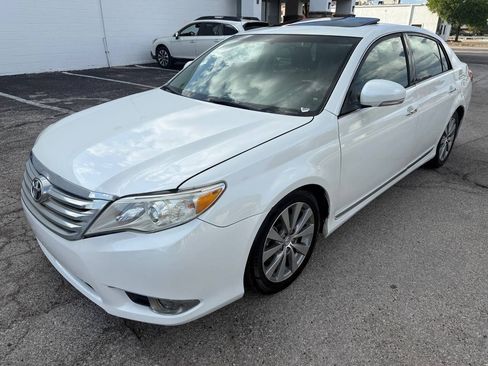 Used 2011 Toyota Avalon Limited FWD image 3