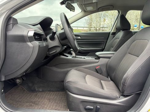 Used 2024 Nissan Altima 2.5 SV image 12
