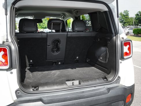 Used 2018 Jeep Renegade Limited w/ UConnect 8.4 Nav Group AWD/4WD image 31