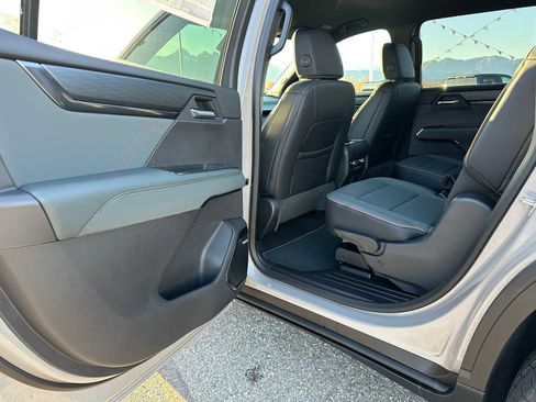 New 2026 GMC Acadia AT4 w/ LPO, Floor Liner Package image 17