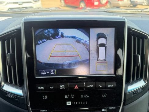 Used 2018 Toyota Land Cruiser w/ Preferred Accessory Package AWD/4WD image 21