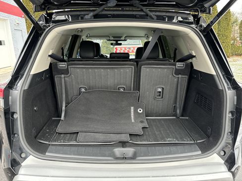 Used 2024 Nissan Pathfinder SL w/ Black Appearance Package image 5