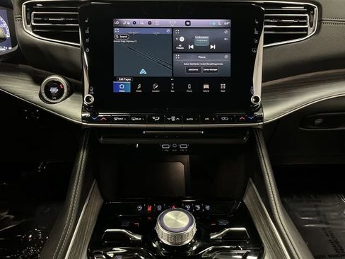 Used 2024 Jeep Wagoneer Series III w/ Convenience Group I image 8