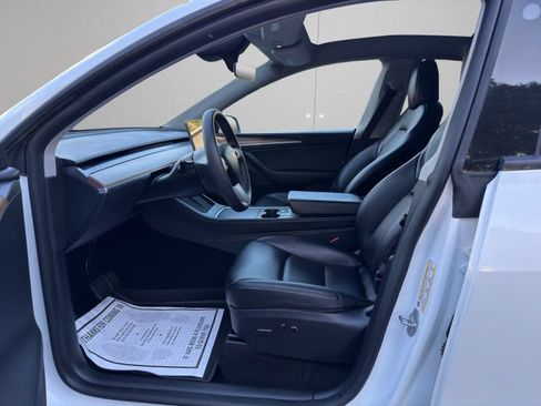 Used 2024 Tesla Model Y Long Range AWD/4WD image 9