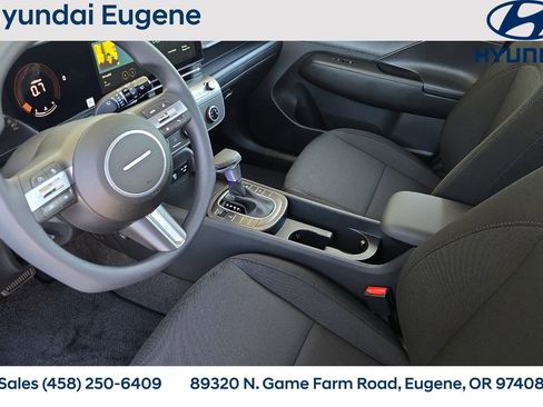 Used 2025 Hyundai Kona SE image 11
