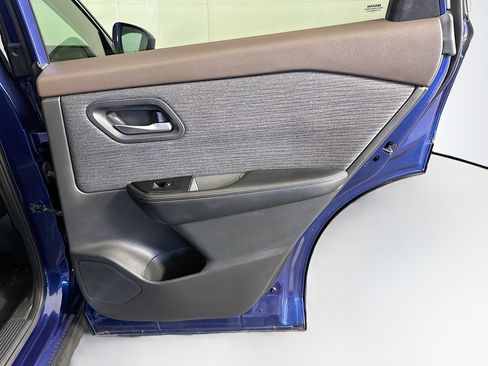 Used 2023 Nissan Rogue SV image 29