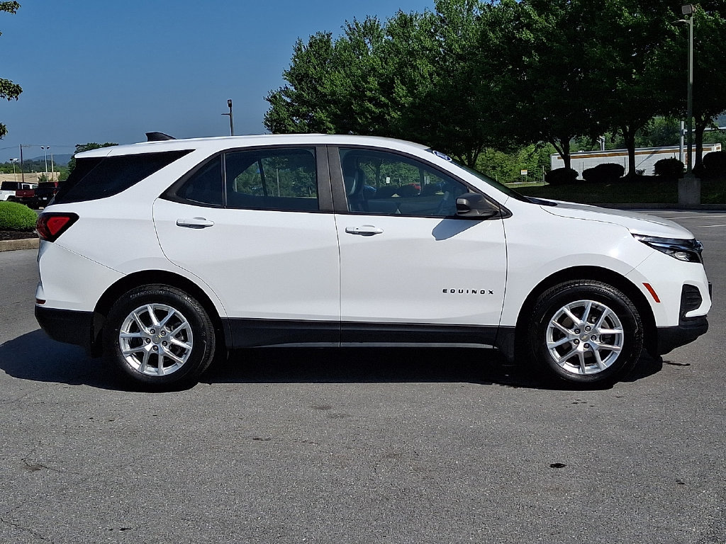 Used 2023 Chevrolet Equinox LS w/ LPO, Floor Liner Package AWD/4WD image 10