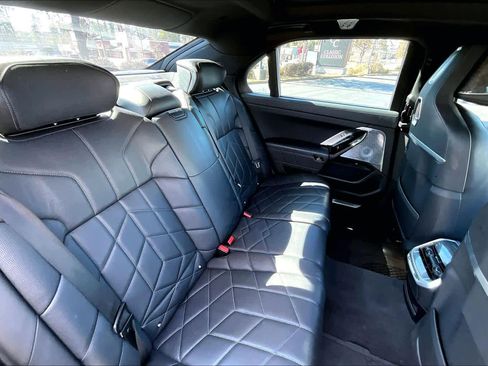 Used 2023 BMW 760i xDrive w/ Executive Package image 20