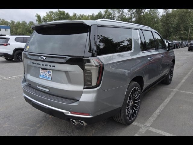 Used 2025 Chevrolet Suburban High Country AWD/4WD image 4