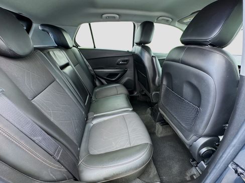 Used 2021 Chevrolet Trax LT AWD/4WD image 18