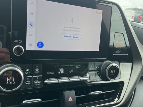Used 2023 Toyota Highlander LE AWD/4WD image 37