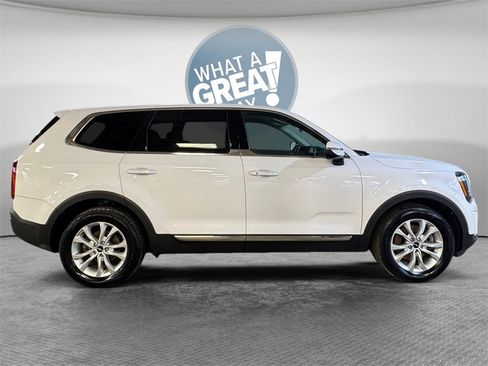 Certified 2022 Kia Telluride LX image 2