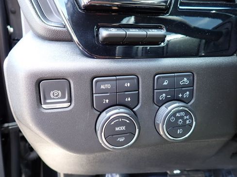 Used 2024 Chevrolet Silverado 2500 ZR2 w/ Technology Package AWD/4WD image 20