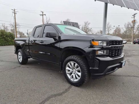 Used 2019 Chevrolet Silverado 1500 Custom w/ Custom Value Package image 3
