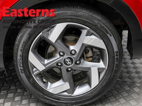 Used 2022 Hyundai Venue SEL image 8