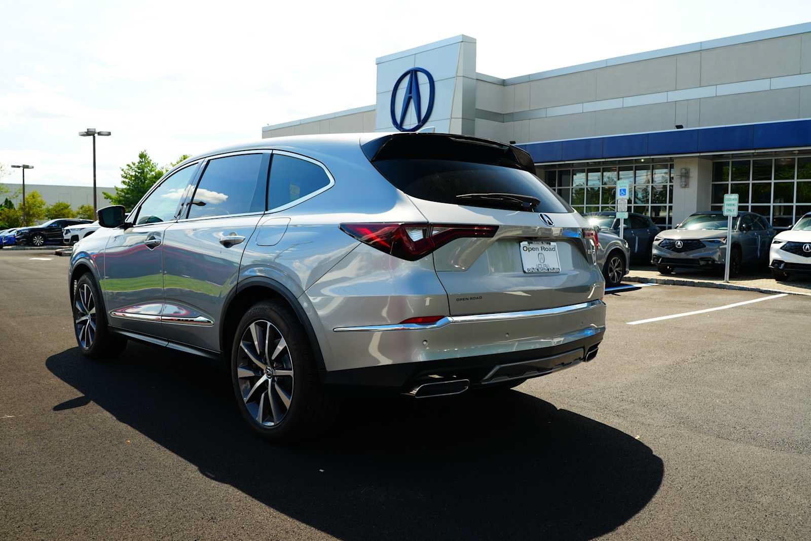 Certified 2025 Acura MDX w/ Technology Package AWD/4WD image 5