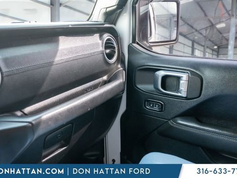 Used 2019 Jeep Wrangler Unlimited Sahara AWD/4WD image 14