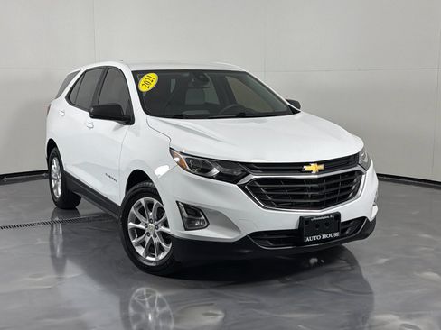 Used 2021 Chevrolet Equinox LS w/ LS Convenience Package FWD image 2