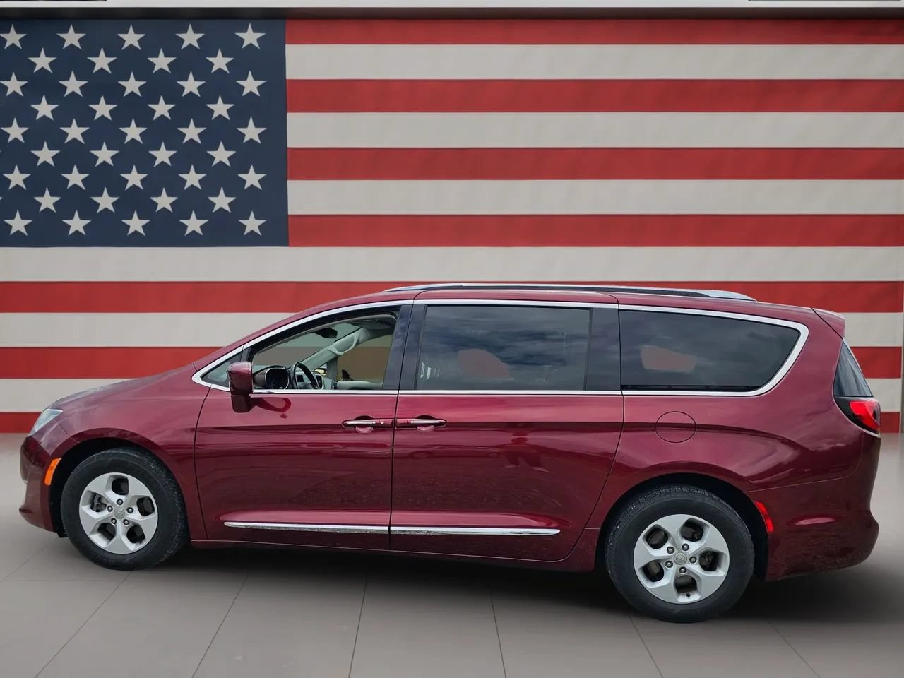 Used 2017 Chrysler Pacifica Touring-L Plus FWD image 24