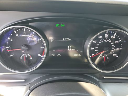 Used 2023 Kia Carnival LX image 33