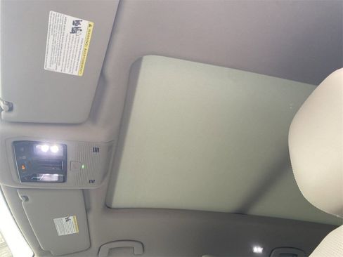 New 2026 Volkswagen Atlas SE image 18