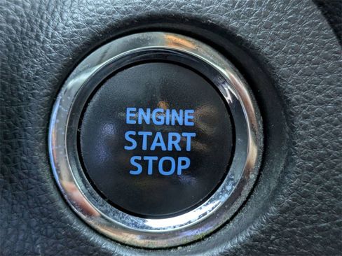 Used 2019 Toyota RAV4 XLE w/ Convenience Package image 30