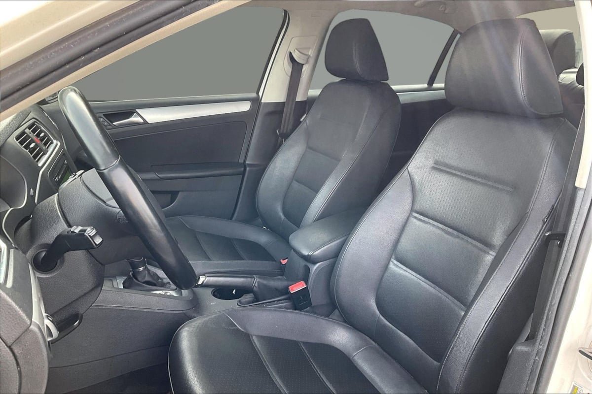Used 2013 Volkswagen Jetta SE FWD image 25