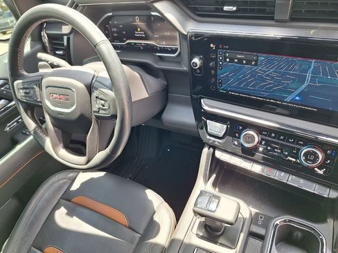 Used 2024 GMC Sierra 1500 AT4 w/ Technology Package AWD/4WD image 32