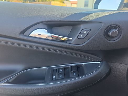 Used 2017 Chevrolet Cruze Premier image 24