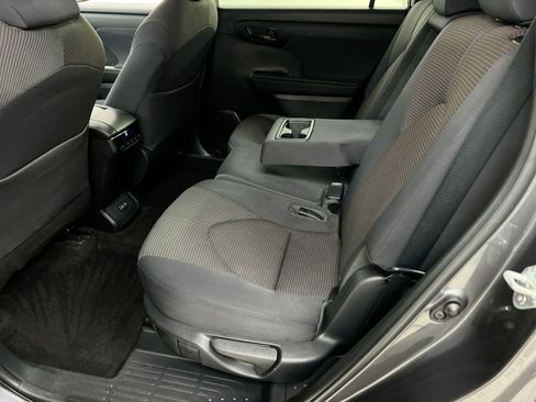 Used 2023 Toyota Highlander LE image 28
