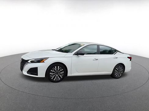 Used 2025 Nissan Altima 2.5 SV FWD image 7