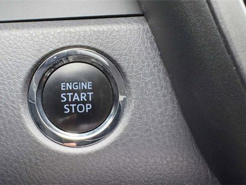 Used 2019 Toyota Camry SE image 20