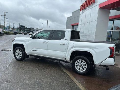 Certified 2025 Toyota Tacoma SR5 AWD/4WD image 6