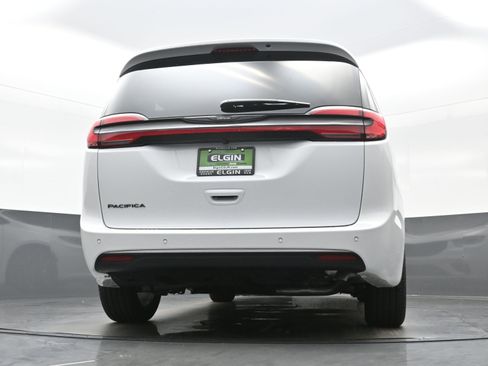 New 2026 Chrysler Pacifica Select image 15