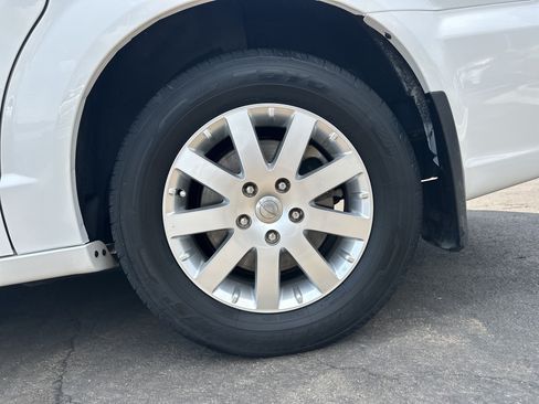 Used 2015 Chrysler Town & Country Touring FWD image 18