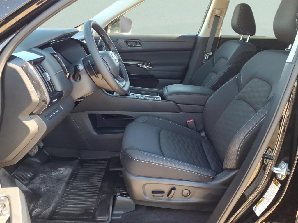Used 2026 Nissan Pathfinder SV FWD image 12